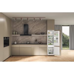 Whirlpool WHC20 T322 UK Built-In Fridge Freezer - Image 4