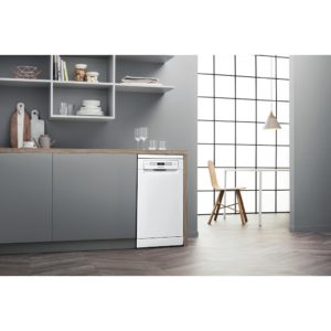 Hotpoint HSFO 3T223 W UK N Slimline Dishwasher - White - Image 5