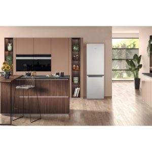 Hotpoint H1NT 821E W 1Freestanding Fridge Freezer - Image 4