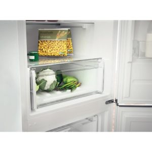 Hotpoint H1NT 821E W 1Freestanding Fridge Freezer - Image 6