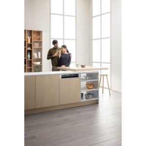 Hotpoint HBC 2B19 X UK N Semi-Integrated Dishwasher - Image 3