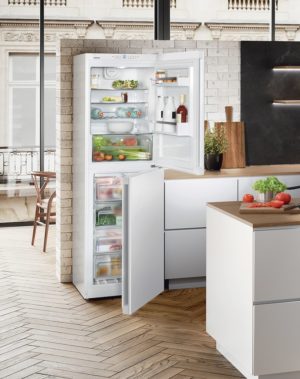 Liebherr CN4213 60cm Freestanding Fridge Freezer - Image 4