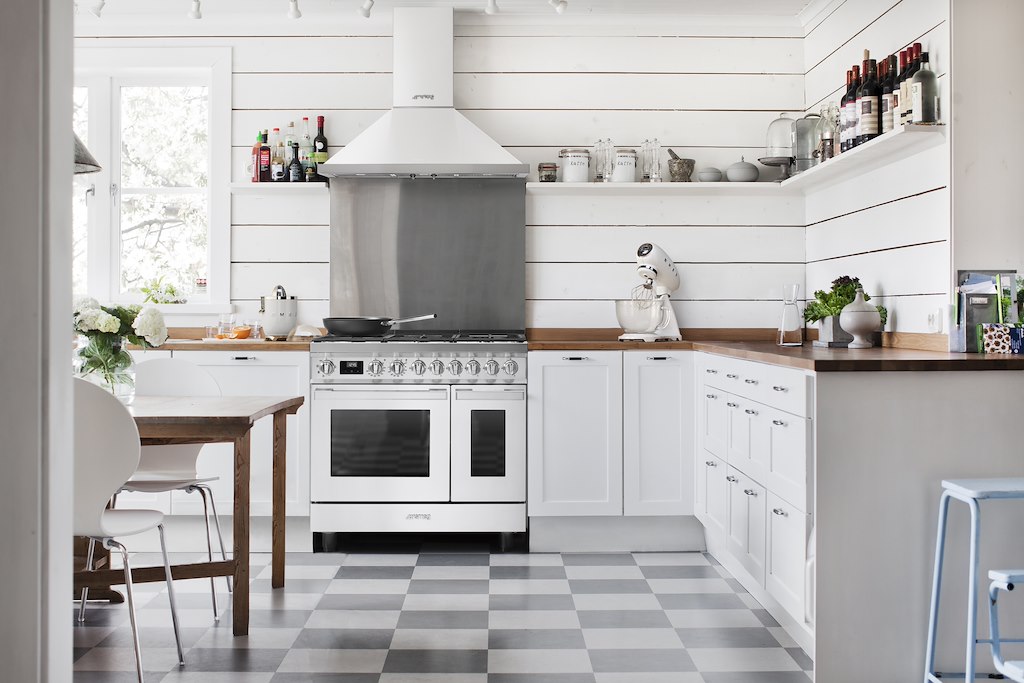 Smeg CPF92GMWH 90cm Portofino Dual Fuel Range Cooker, White - Image 2