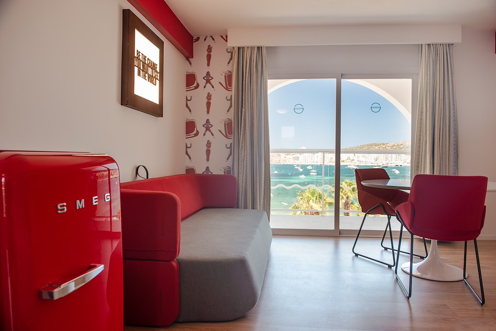 Smeg FAB10RRD5 55cm Fridge with Icebox Right Hand Hinge, Red - Image 4