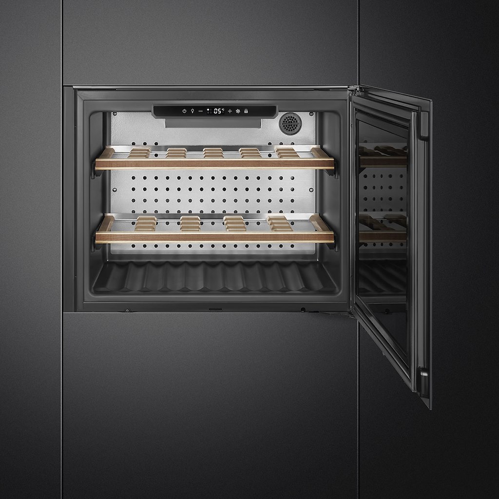 Smeg CVI121B3 45cm Linea Integrated Wine Cooler - Image 2