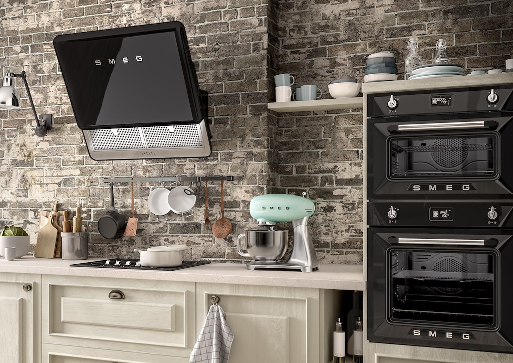 Smeg KFAB75BL 75cm 50s Style Retro Angled Hood, Black - Image 7